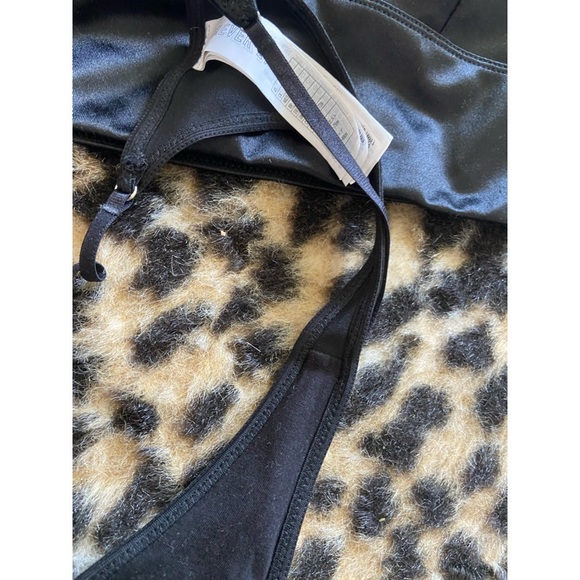 NEW! RARE! Forever 21 Black Satin with Rose Rosettes Bralette and Underwear Set - Picture 4 of 9